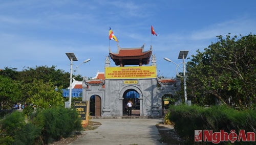 Chùa lớn trên đảo.