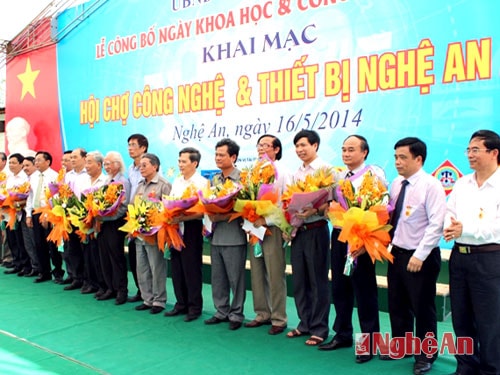 Các nhà khoa học, quản lý khoa học tiêu biểu được UBND tỉnh biểu dương nhân Ngày Khoa học - Công nghệ Việt Nam (18/5).