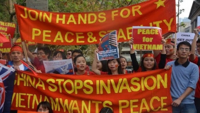 Cộng đồng người Việt tại Sydney phản đối Trung Quốc. (Ảnh: Vietnam+)