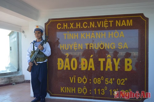 Bia chủ quyền trên đảo Đá Tây.