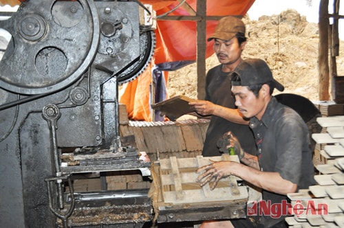 Làng nghề ngói Cừa Nghĩa Hoàn tạo việc làm cho gần 1.000 lao động.