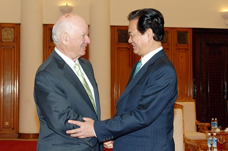 Thủ tướng Nguyễn Tấn Dũng và Thượng nghị sỹ Benjamin Cardin. 