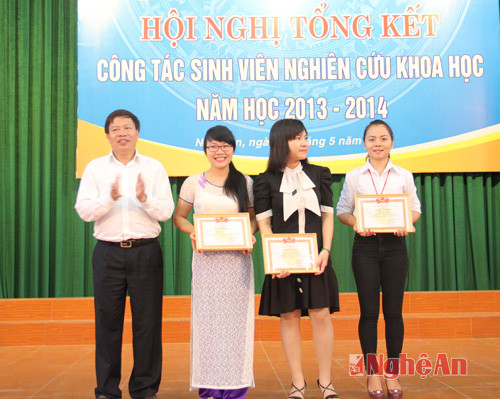 Sinh viên và nhóm sinh viên của trường Đại học Vinh đã đạt giải thưởng “Tài năng khoa học trẻ Việt Nam” được trao thưởng