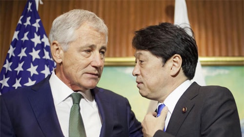 Bộ trưởng Quốc phòng Mỹ Chuck Hagel và người đồng cấp Nhật Bản Itsunori Onodera (Ảnh AP)