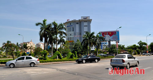 Một góc cảnh quan trên đường Nguyễn Phong Sắc.
