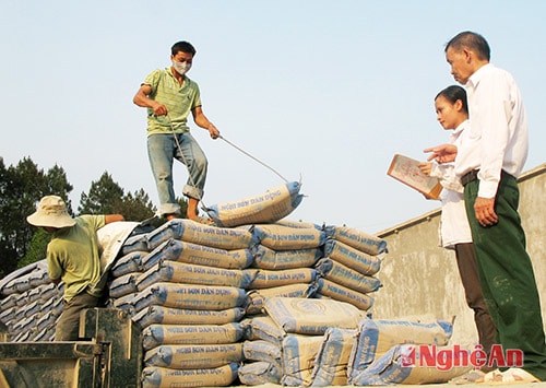 Cựu binh Lê Thanh Hải (ngoài cùng bên phải).