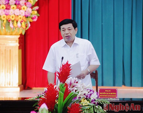Đồng chí Nguyễn Xuân Đường - Phó Bí thư Tỉnh ủy, Chủ tịch UBND tỉnh phát biểu kết luận tại hội nghị giao ban