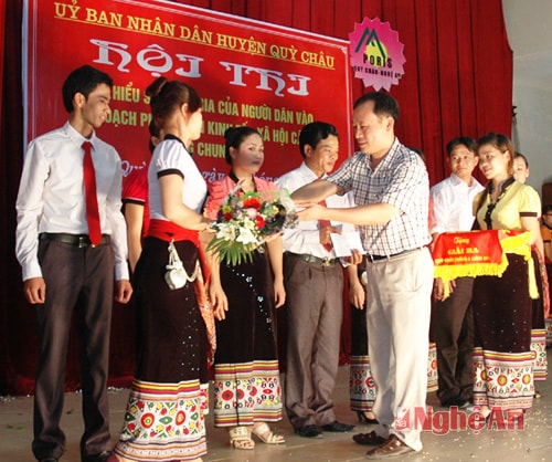 Trao thưởng cho các đơn vị đoạt giải