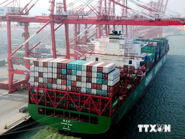 Tàu container tại cảng Thanh Đảo, tỉnh Liêu Ninh, Trung Quốc. Nguồn: AFP/TTXVN