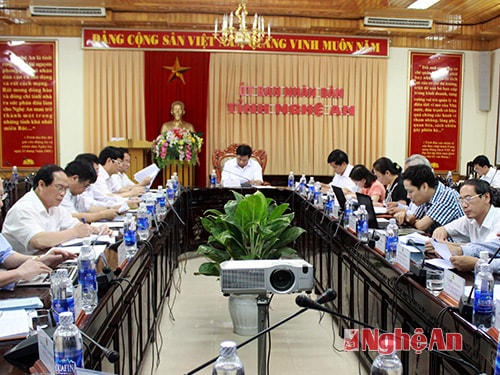 Quang cảnh buổi họp.
