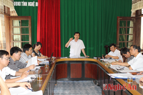 Ông Lê Đình Lý- Phó Giám đốc Sở Nội vụ chủ trì cuộc họp