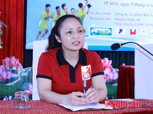 Đồng chí Phạm Thị Hồng Toan chủ trì buổi họp báo