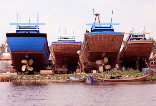 Tàu công suất lớn được đóng mới tại HTX Cơ khí Nghĩa Phú, TP Quảng Ngãi.Ảnh: Thanh Long - TTXVN