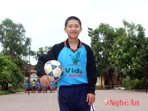 Lê-Nguyễn-Nam-Toàn-chốt-chặn-vững-chắc-trong-khung-thành-đội-NĐ-Kỳ-Sơn-(2).jpg