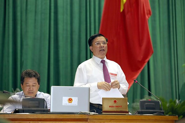 Bộ trưởng Bộ Tài chính Đinh Tiến Dũng tại phiên chất vấn. Ảnh: Hoàng Phong