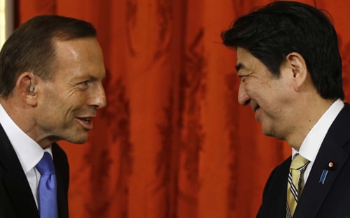 Thủ tướng Australia Tony Abbott (trái) gặp Thủ tướng Nhật Bản Shinzo Abe (Ảnh: Reuters)