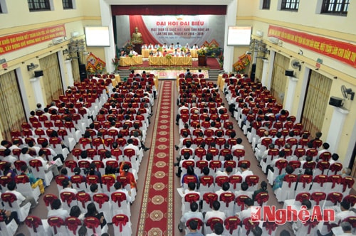 Quang cảnh ngày làm việc thứ nhất tại đại hội