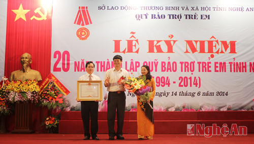 Đồng chí Lê Xuân Đại tặng bằng khen của Thủ tướng Chính phủ