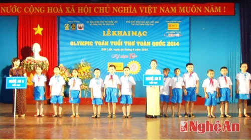 Hai đội tuyển học sinh tiểu học của Nghệ An tại Lễ khai mạc