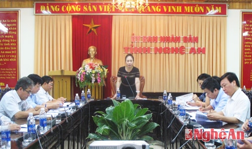 Đồng chí Đinh Thị Lệ Thanh chủ trì  hội nghị