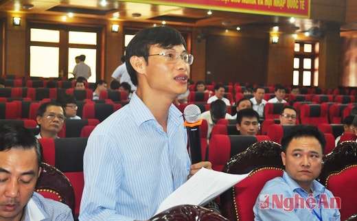 Các đại biểu góp ý tại hội nghị.