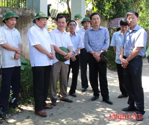 Thăm hệ thống giao thông nông thôn bản Kẻ Bọn xã Châu Hạnh huyện Quỳ Châu