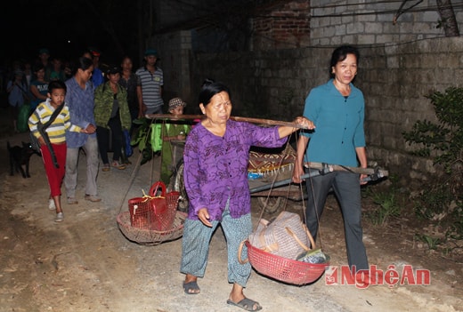 Thực hành thực binh sơ tán dân ra khỏi vùng nguy hiểm