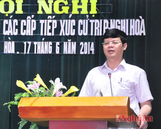 Đồng chí Lê Xuân Đại thông báo với cử tri một số tình hình KT-XH của tỉnh