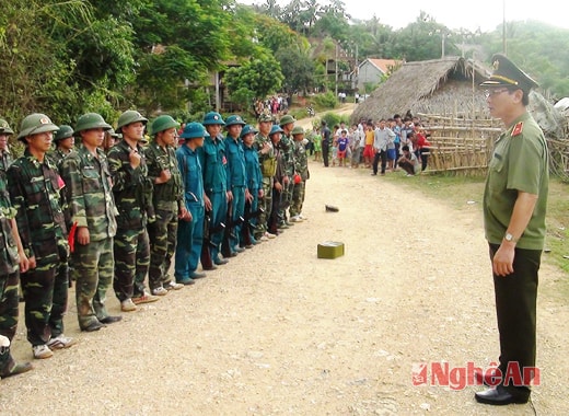 Thiếu tướng Nguyễn Xuân Lâm động viên lực lượng tham gia trận thực binh