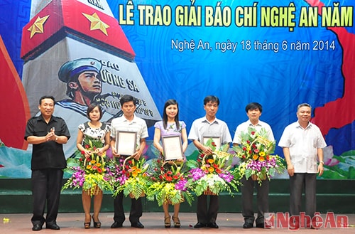 Các tác giả đạt giải Nhì.