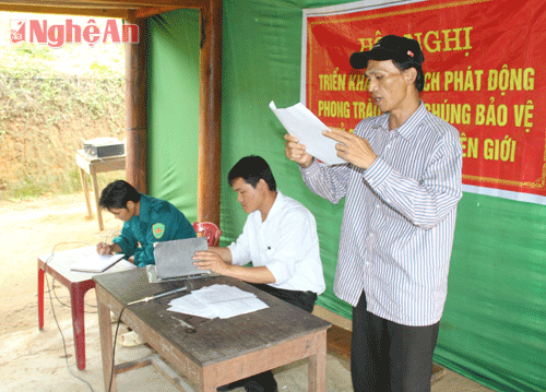 Các đối tượng liên quan đến ma túy ở bản Na Lịt kiểm điểm trước dân bản