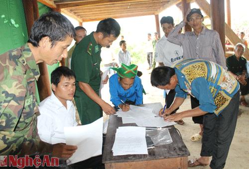Tổ chức ký cam kết không buôn bán, tàng trữ, sử dụng ma túy; tích cực tố giác, đấu tranh phòng chống tội phạm ma túy