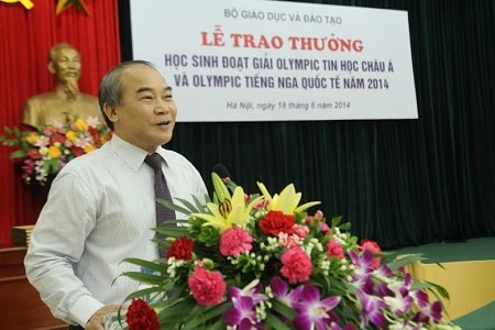 Thứ trưởng Bộ GD-ĐT Nguyễn Vinh Hiển chia sẻ tại buổi lễ trao thưởng.