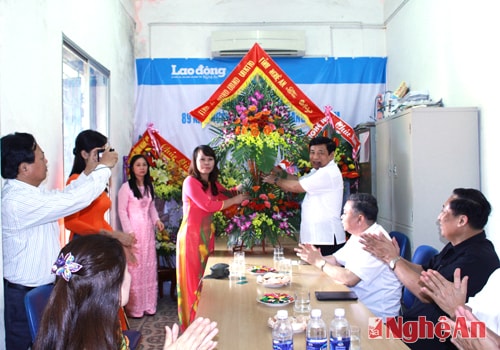 Chúc mừng Báo Lao động Nghệ An