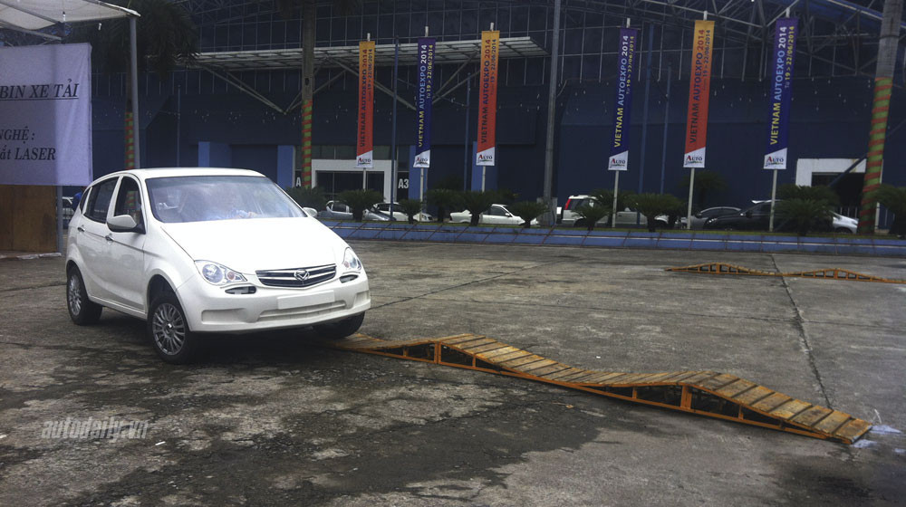 Người Việt mang xe đến Triển lãm Vietnam AutoExpo 2014