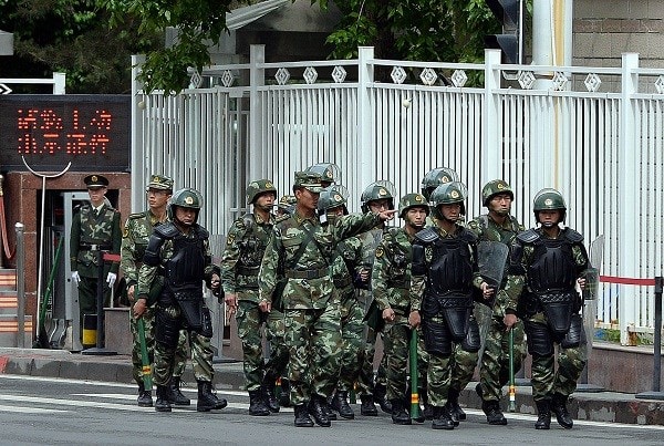 Quân đội Trung Quốc bảo đảm an ninh tại Tân Cương (Nguồn: AFP)