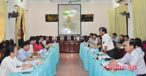 Đồng chí Trần Văn Trung - Chủ tịch UBND huyện Hưng Nguyên phát biểu.