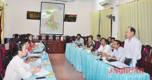 Đồng chí Hoàng Văn Phi - Bí thư Huyện ủy Hưng Nguyên kết luận buổi làm việc.