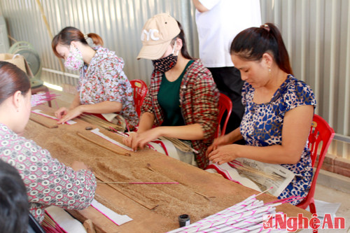 Cơ sở sản xuất hương trầm Hà Loan. 