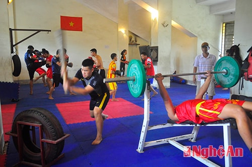Các VĐV đội Whusu tập luyện chuẩn bị cho giải đấu.