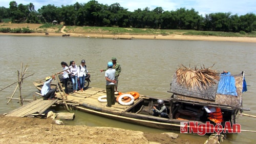 Bến đò Cồn Phối, xã Phú Sơn. 