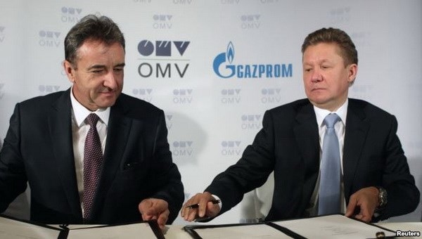 Lễ ký kết giữa lãnh đạo Gazprom và OMV. (Nguồn: Reuters)