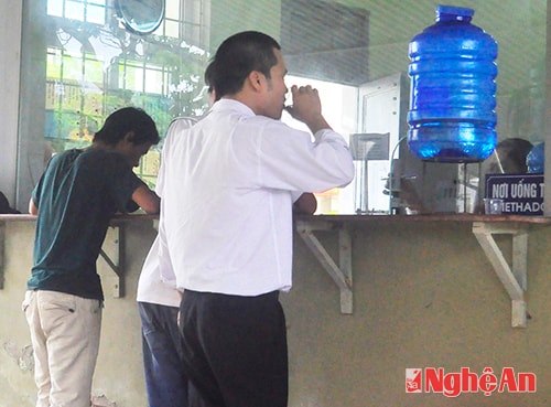 Bệnh nhân nghiện ma túy điều trị bằng methadone tại Trung tâm Phòng, chống HIV/AIDS tỉnh.