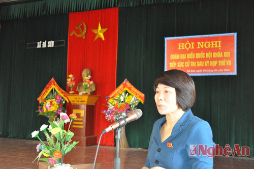 Đại biểu QH Vi Thị Hương báo cáo với cử tri kết quả kỳ họp thứ 7 Quốc hội khóa XIII 