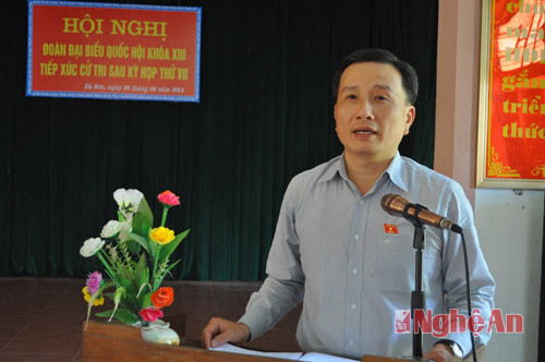 Đồng chí Lê Quang Huy phát biểu phúc đáp các vấn đề cử tri quan tâm