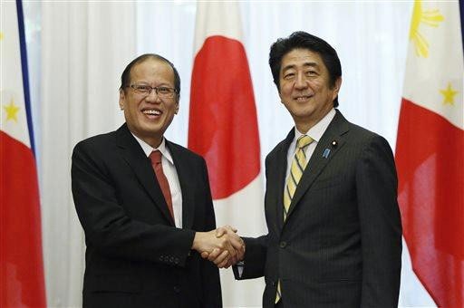 Tổng thống Benigno Aquino (trái) và Thủ tướng Shinzo Abe nhất trí thúc đẩy hơn nữa quan hệ đối tác chiến lược giữa hai nước.