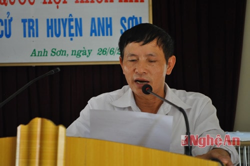 Đại diện MTTQ huyên Anh Sơn tổng hợp ý kiến các cử tri