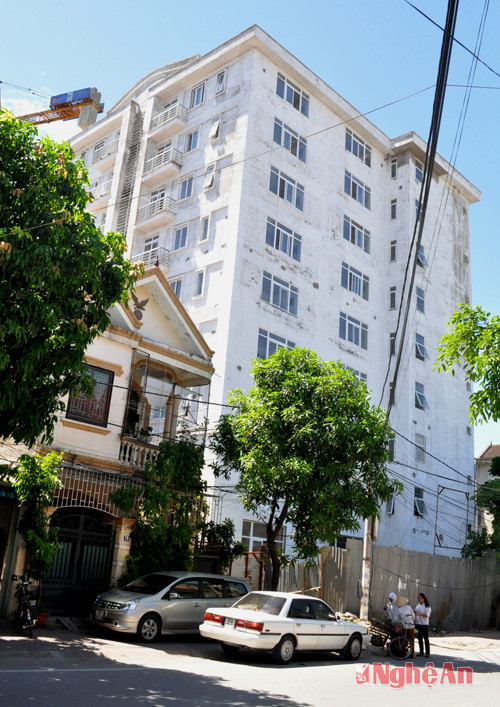 Khu chung cư mới đang được hoàn thiện trên đường Nguyễn Đức Cảnh.