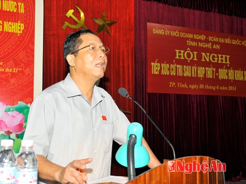 Đồng chí Phạm Văn Tấn báo cáo trước cử tri doanh nghiệp