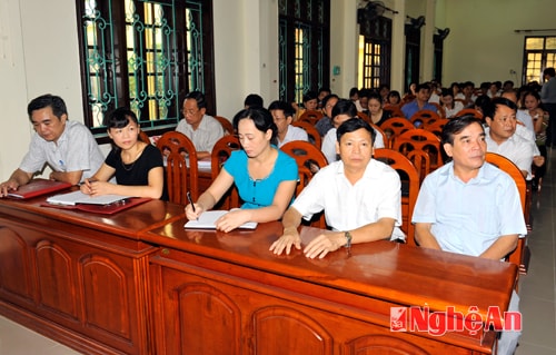Đại biểu cử tri Đảng ủy Doanh nghiệp dự hội nghị